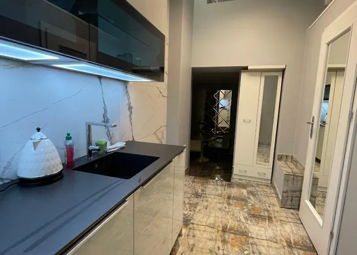 Mtp Kolo Dworca Pkp Bezobslugowy Poznań